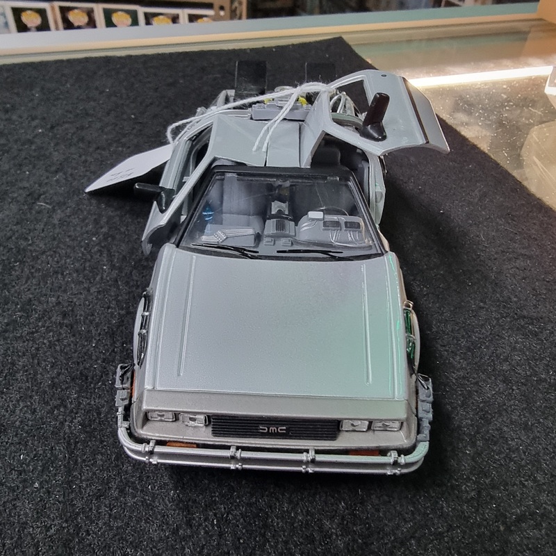 Back To The Future Part II Welly 1:24 Scale DeLorean Time Machine Diecast Car