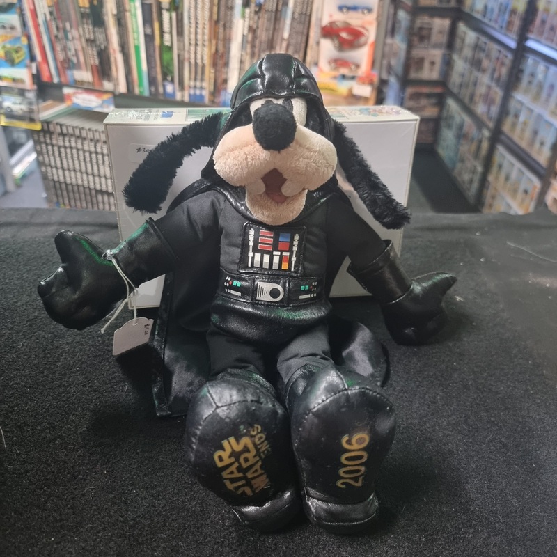 DISNEYLAND STAR WARS DARTH VADER GOOFY PLUSH TOY
