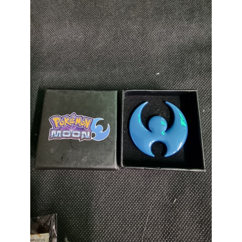 POKEMON LUNE – MOON PIN BADGE / PIN’S